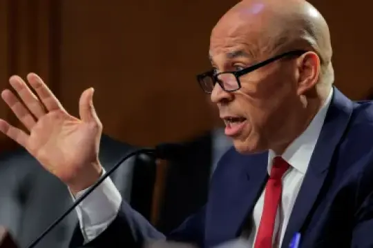 马克·鲁法洛将出席科里·布克关于派拉蒙与华纳兄弟探索合并的“聚焦听证会”；大卫·埃里森将缺席——更新