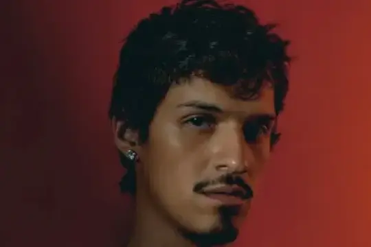 CAA签约格莱美提名歌手兼演员奥马尔·阿波罗