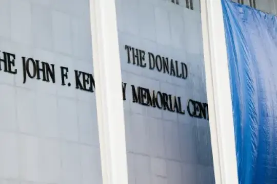 法官裁定肯尼迪中心必须允许当选董事会成员在会议上表达对特朗普关闭及翻新计划的异议