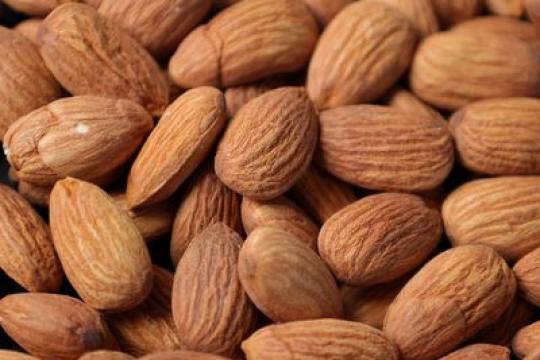 生杏仁与烤杏仁：哪种更有利于维生素E及关键营养素的吸收？