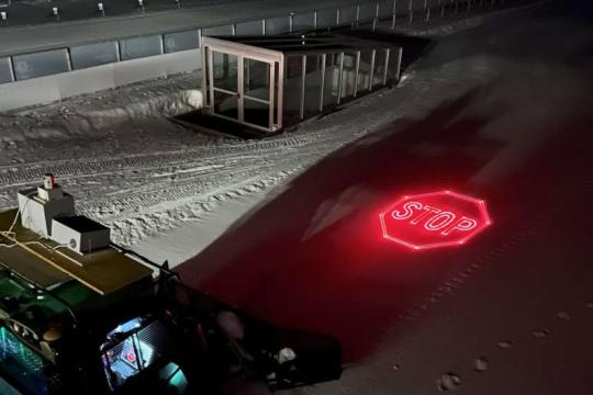 迪斯科激光为雪地压雪机投射轨迹与安全提示