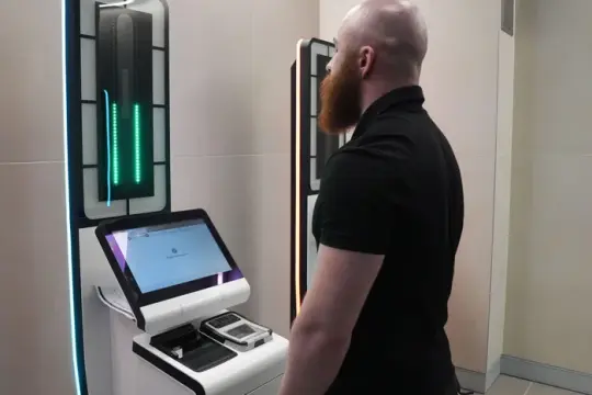 机场称欧盟新出入境系统致边检排队最长三小时 ACI寻求获准暂停登记