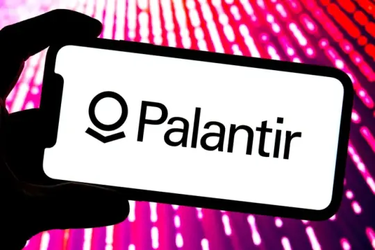 工党与自民党议员呼吁终止Palantir 3.3亿英镑NHS合同，政府称不认同其政治立场