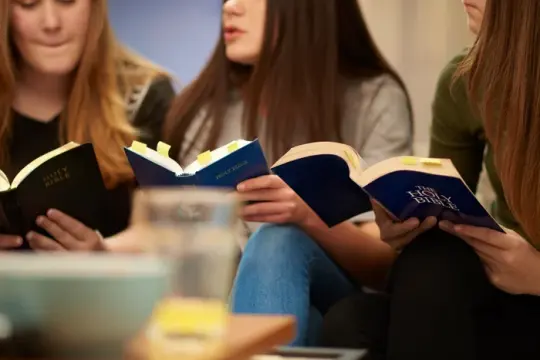 “我们的假设被打破了”：虚假教会数据事件引发对人工智能冲击民调的担忧