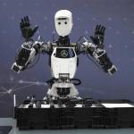 阿波罗人形机器人准备从工厂车间迈向太空