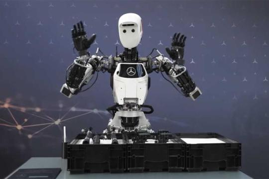 阿波罗人形机器人准备从工厂车间迈向太空