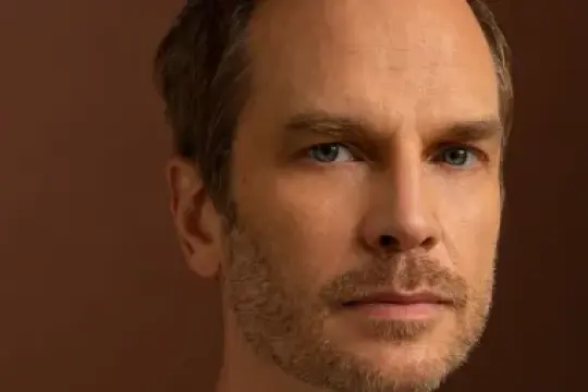 Gersh签约《珍珠梳》导演Ali Cook