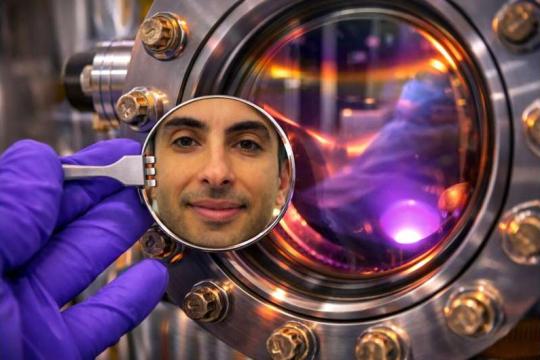 仿脑纳米电子忆阻器问世：有望将 AI 硬件能耗削减约 70%