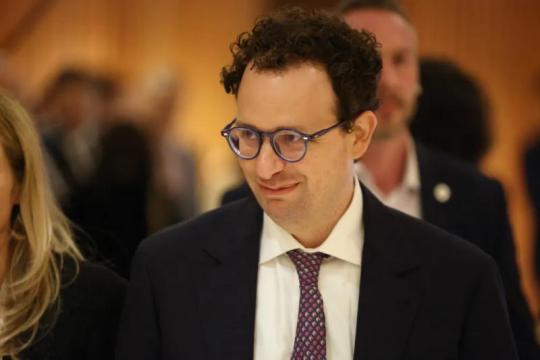 在监管真空中自陷困局：Anthropic与AI安全承诺的反噬