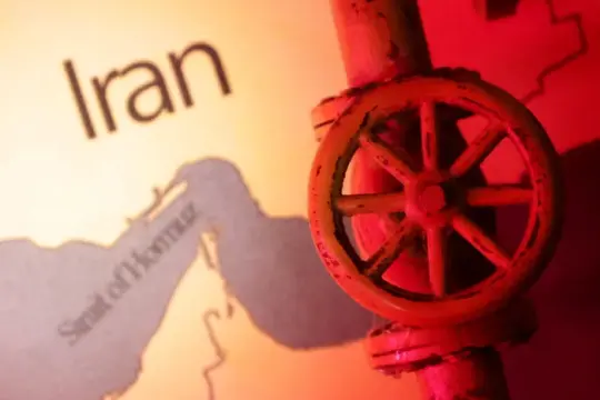 霍尔木兹海峡是什么，为何对全球石油供应至关重要？