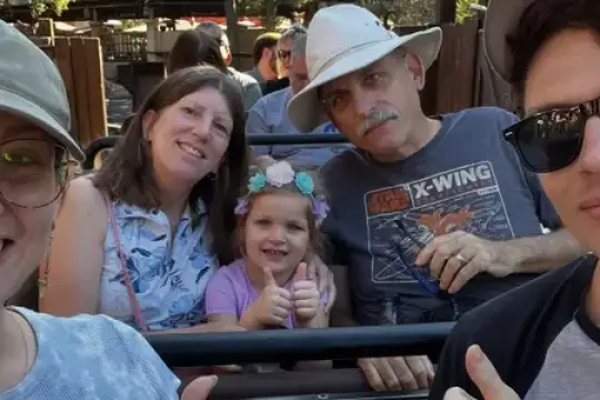 如今没有智能手机几乎无法游玩迪士尼，但我并不像想象中那么难过