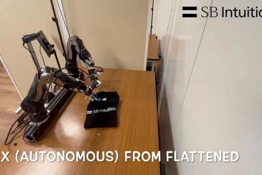 SB Intuitions 发布双臂机器人自动折叠 T 恤演示，Robotics 团队首个成果