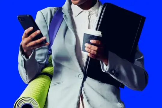 成功女性分享她们的晨间习惯：柠檬水、舞蹈派对和手机时间是关键