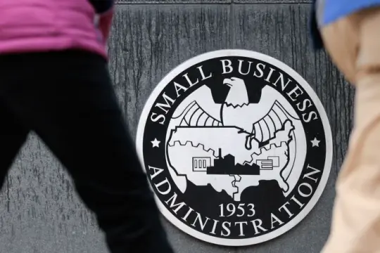 美国小企业管理局收紧贷款资格：绿卡持有者被排除在SBA担保贷款之外