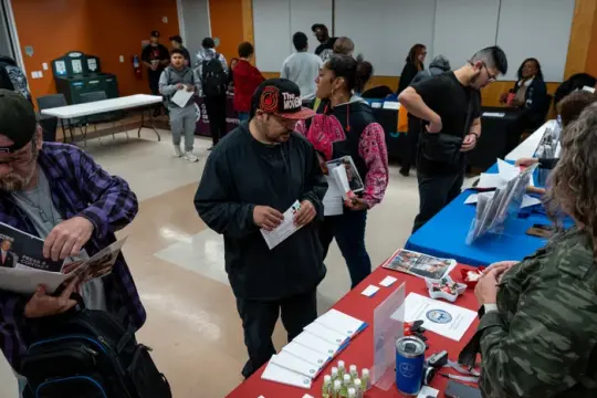 美国劳工统计局称政府停摆将致1月就业报告推迟发布