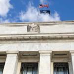 美联储暂停降息后美股窄幅震荡 芯片与AI概念走强