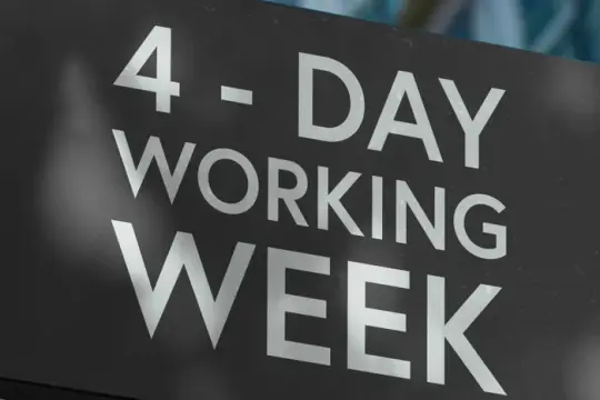 “每周四天工作制”推进遇阻：雇主反感标签，实践却在多种形式中出现