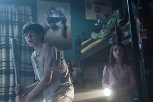 好莱坞加码“大银幕”竞赛：迪士尼推InfinityVision认证，Barco HDR投影加速进入影院