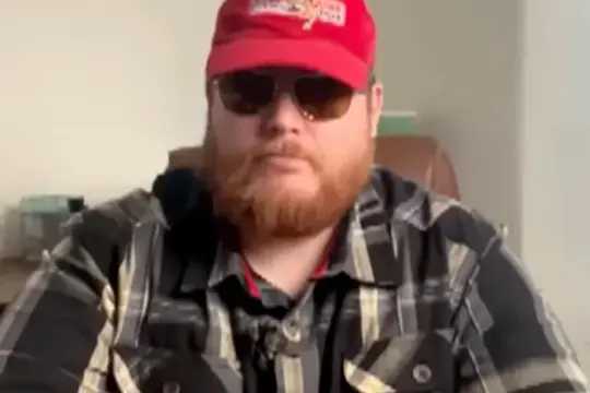 Channel 4新闻确认讽刺性X账号Crewkerne Gazette幕后为曾因反犹仇恨犯罪入狱男子