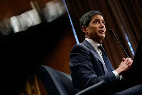 特朗普提名的美联储主席候选人沃什称将维护独立性，回避回答2020年大选结果问题