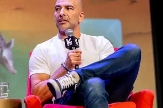 彼得·阿蒂亚因与爱泼斯坦通信曝光辞去CBS新闻贡献者职务