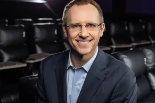 Cinemark首席执行官Sean Gamble预计2025年薪酬上涨10%至1080万美元，代理季节正式开启