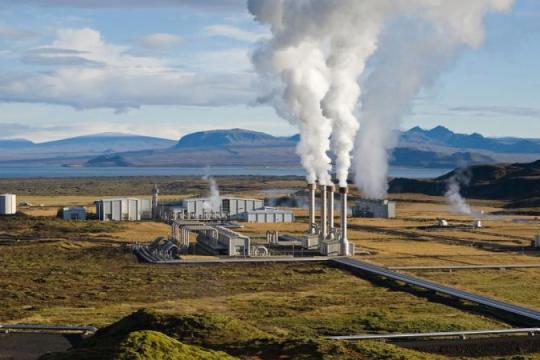 人工智能用电激增推动能源路线再评估，聚变、地热与氢能等方案加速探索