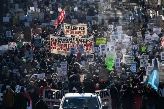 美国活动人士筹划五一“经济停摆”行动：呼吁不上学、不上班、不购物