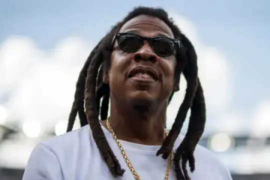 Jay-Z 表示他不会为成为亿万富翁道歉