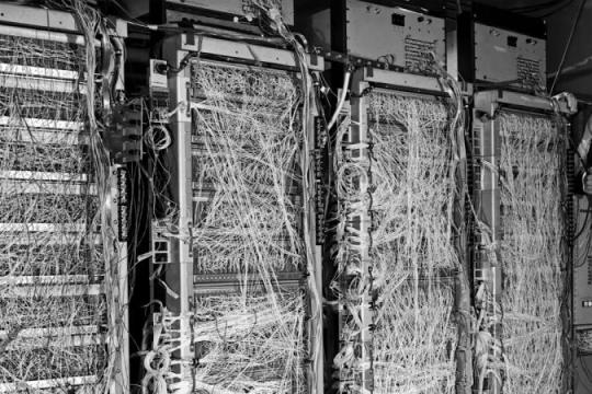 人工智能投资接近万亿美元 炒作与现实落差引发职业选择思考