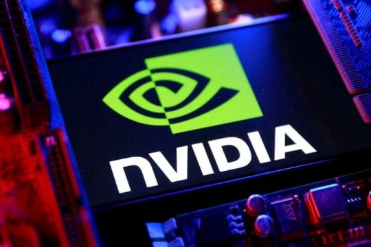 特朗普以国家安全为由对部分AI芯片征收25%关税，数据中心等领域获豁免