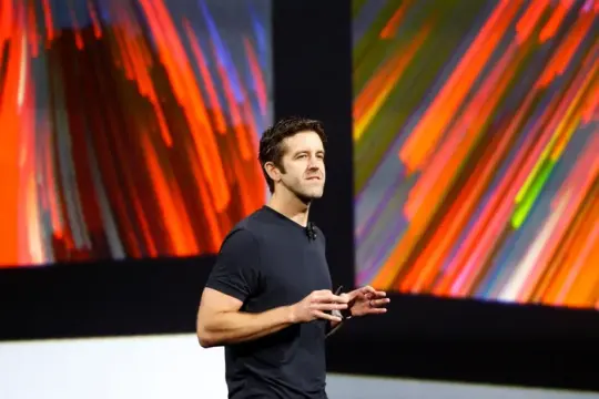 苹果CEO交接在即：分析师梳理特努斯上任后的四项关键任务