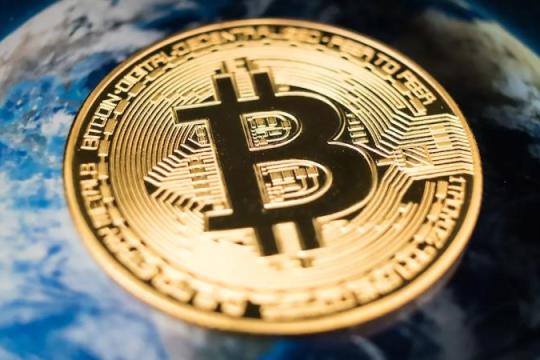 比特币与XRP大幅回调 特朗普关税言论引发市场波动