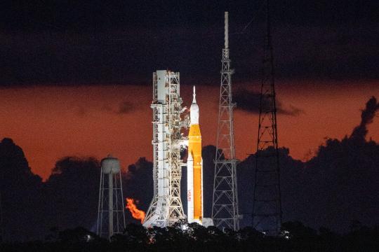 NASA阿尔忒弥斯新一代SLS助推器静态点火测试发生结构性失效