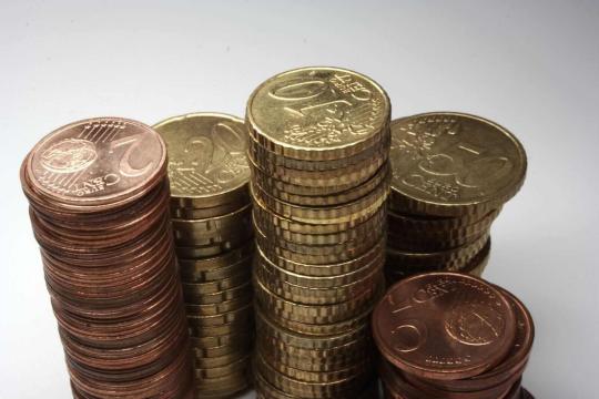 欧元兑美元自盘整三角形上破 技术形态指向第五浪展开