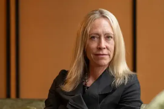 61岁CEO兼长寿派对DJ：我以一杯茶开始一天，果断缩短会议，没有请保洁