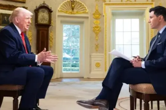 特朗普超级碗赛前采访：总统拒绝预测赢家，自豪称掌控经济