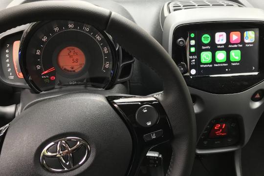 iOS 26为CarPlay带来7项更新：界面、小组件与消息功能同步升级