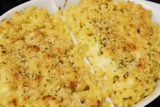 我尝试了玛莎·斯图尔特和伊娜·加藤的烤通心粉奶酪食谱，最好的一款加入了意想不到的食材
