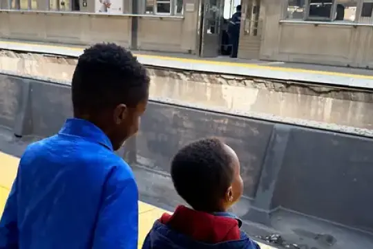 我带着3岁和6岁的儿子去上班，收获了这些体会