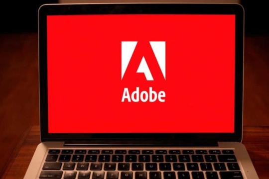 Adobe股价创五年新低 期权隐含波动率飙升引发短铁鹰策略关注