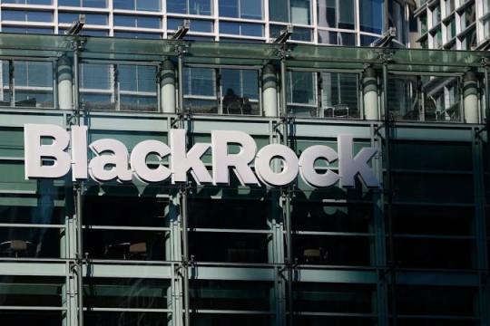 贝莱德宣布投入1亿美元支持技工培训 以应对基础设施建设用工需求