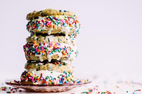 一种常见冰淇淋添加剂如何影响你的肠道健康