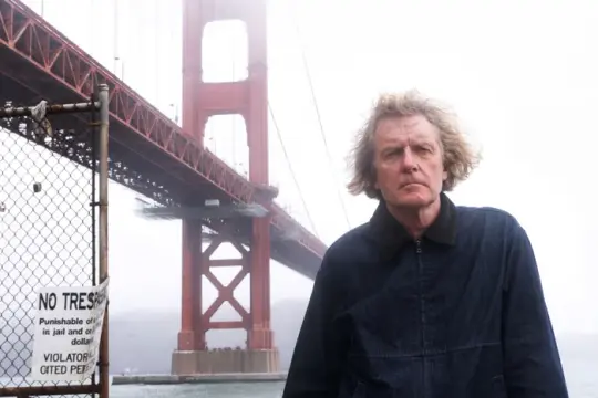 《格雷森·佩里看见未来》聚焦人工智能冲击：从数字伴侣到“读心”创业引发讨论