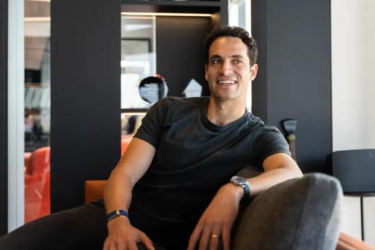 从精英运动员到大众健康监测：Whoop加速拓展消费医疗版图