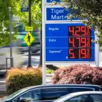 美国汽油均价升至四年来高位 达每加仑4.18美元