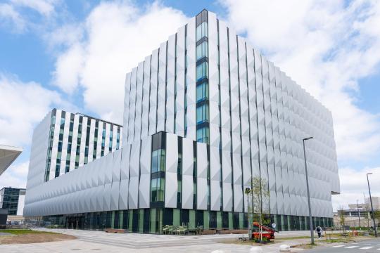 ASML极紫外光刻设备需求升温：AI芯片热潮下与英伟达产业链联动加深