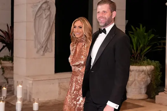 特朗普集团旗下金色智能手机T1推迟上市 预售仍在继续