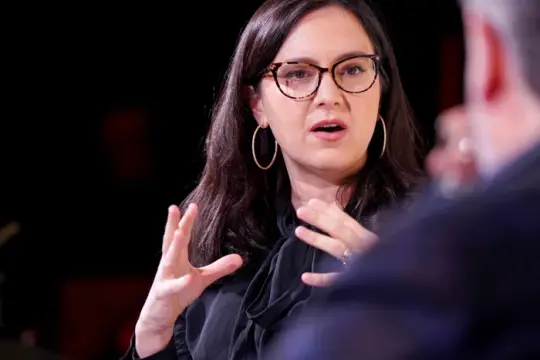 巴里·韦斯在CBS新闻员工大会谈《60分钟》风波：将以“透明度、清晰度和直言不讳”争取信任