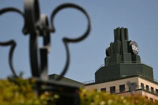 FCC提前启动公众评论程序，迪士尼旗下ABC地方台续牌审查进入公开阶段